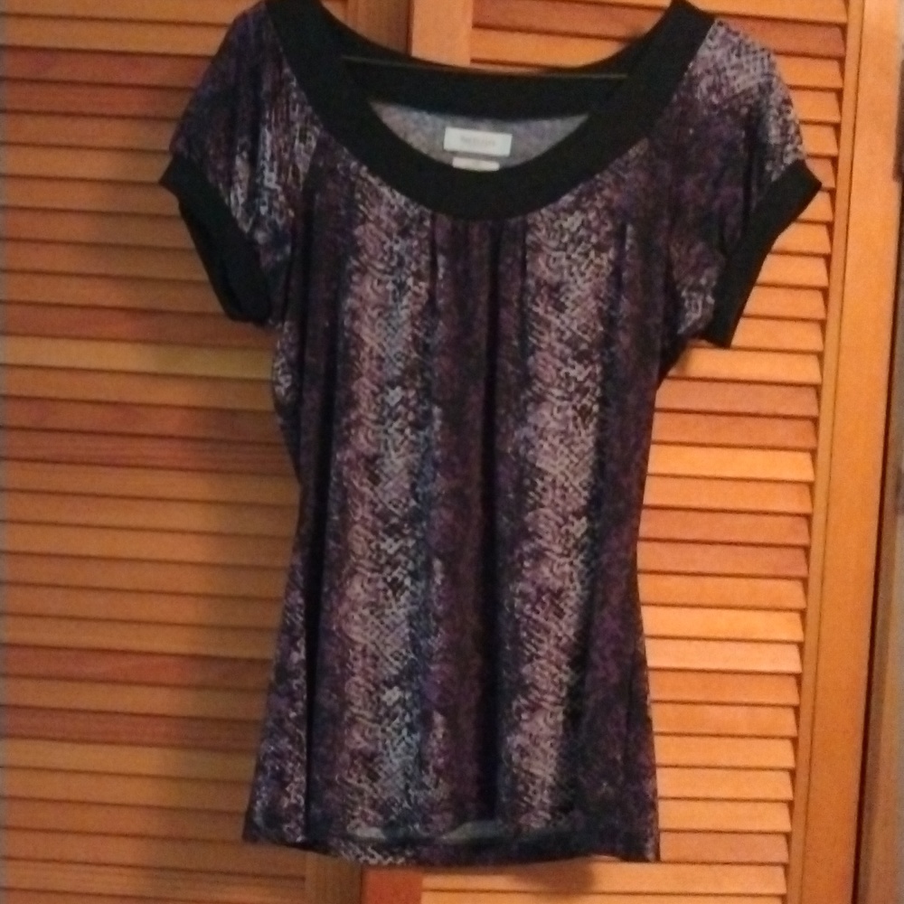 Scoop neck top